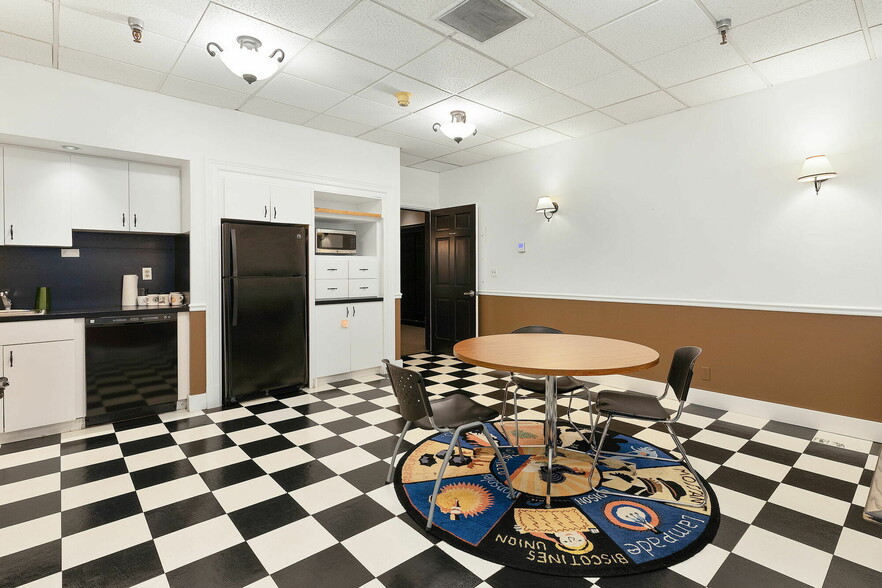 More Photos Of 600 A Ave, Lake Oswego Office For Lease