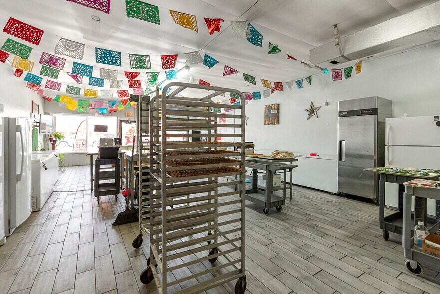 More Photos Of 2814 Main St, Ingleside Storefront For Sale