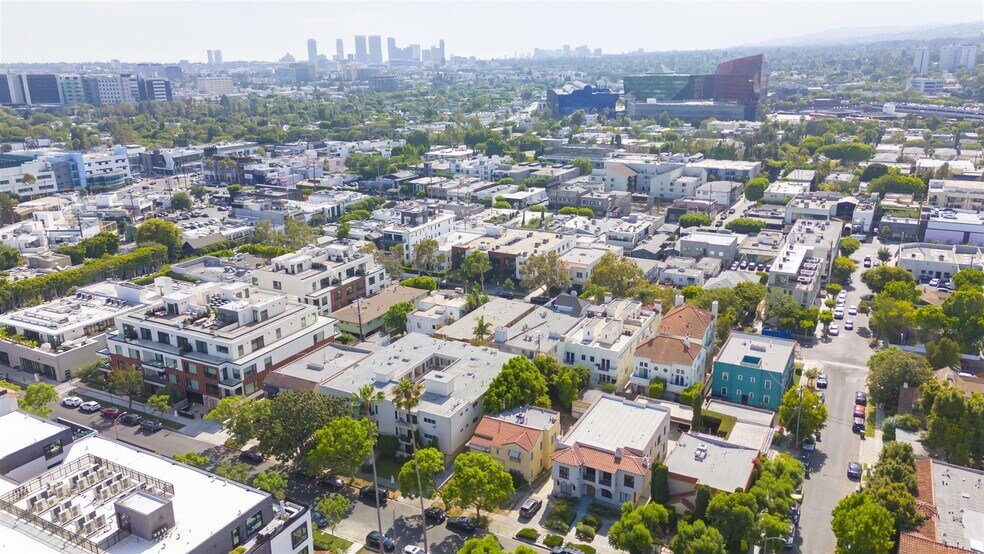 More Photos Of 745 N Croft Ave, Los Angeles Apartments For Sale