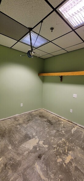 More Photos Of 70 Zachary Rd, Manchester Research And Development For Lease