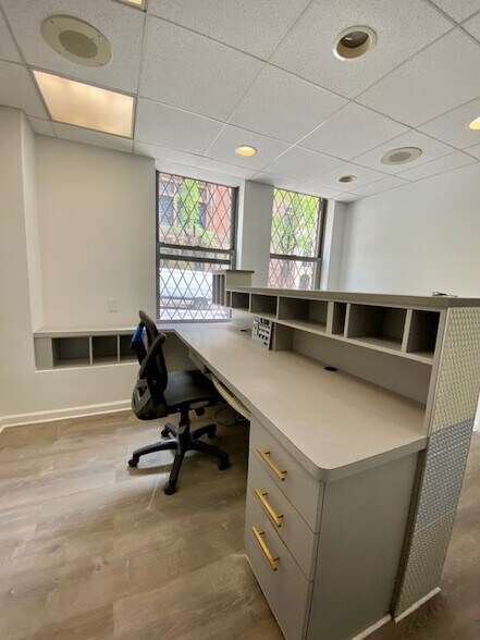 More Photos Of 15-17 Park Ave, New York Apartments For Lease