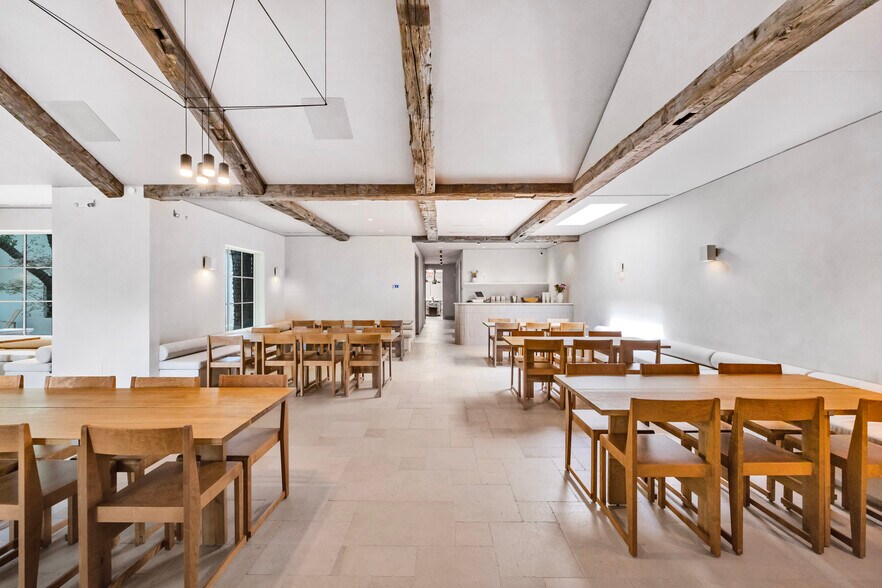 More Photos Of 425 E Main St, Fredericksburg Restaurant For Sale