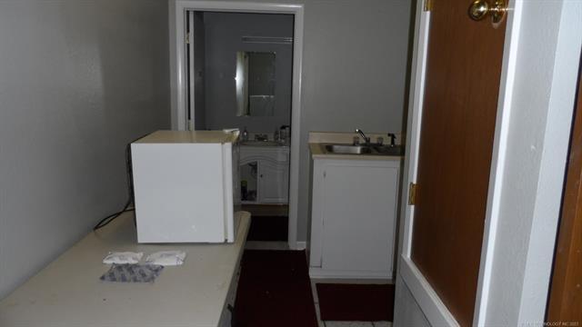 More Photos Of 1650 S Main St, Mcalester Freestanding For Sale