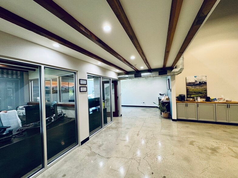 More Photos Of 2368 Eastman Ave, Ventura Distribution For Sale