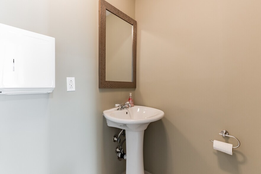 More Photos Of 116 White Horse Pike, Chesilhurst Freestanding For Sale