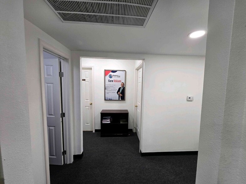 More Photos Of 1212 Crosstimbers St, Houston Office Residential For Sale