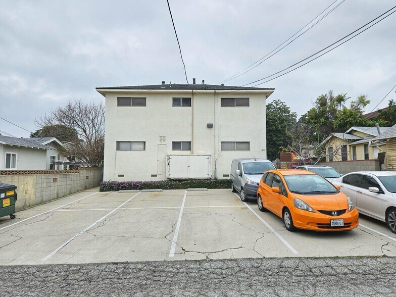 More Photos Of 300 E Valencia Ave, Burbank Apartments For Sale