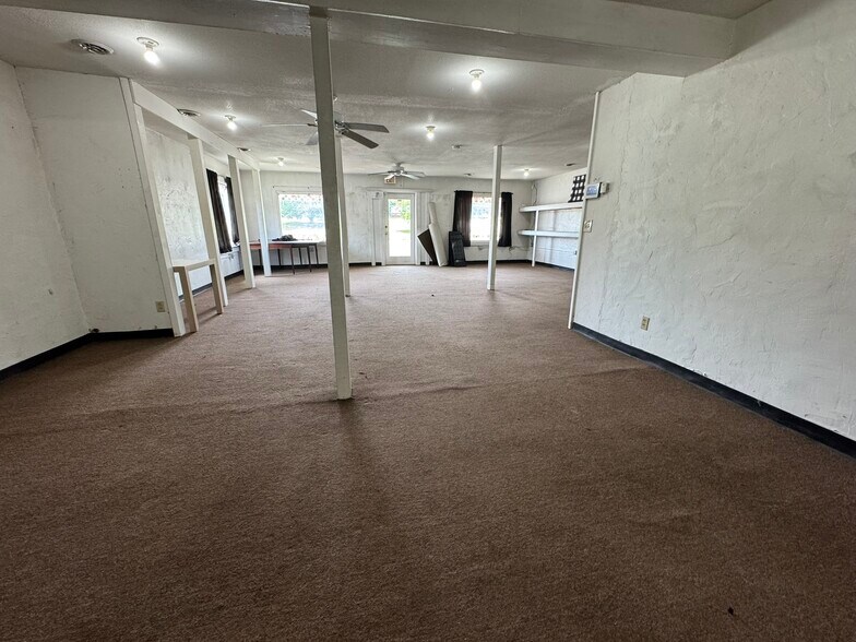 More Photos Of 2215 Clinton Hwy, Powell Office For Sale