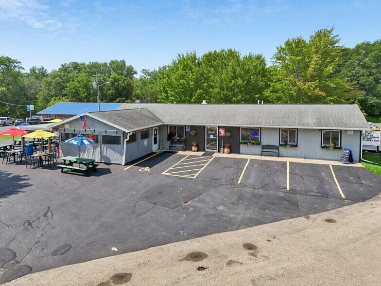More Photos Of 309 Trail St, La Valle Restaurant For Sale