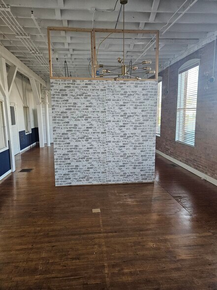 More Photos Of 315 W Solomon St, Griffin Office For Sale