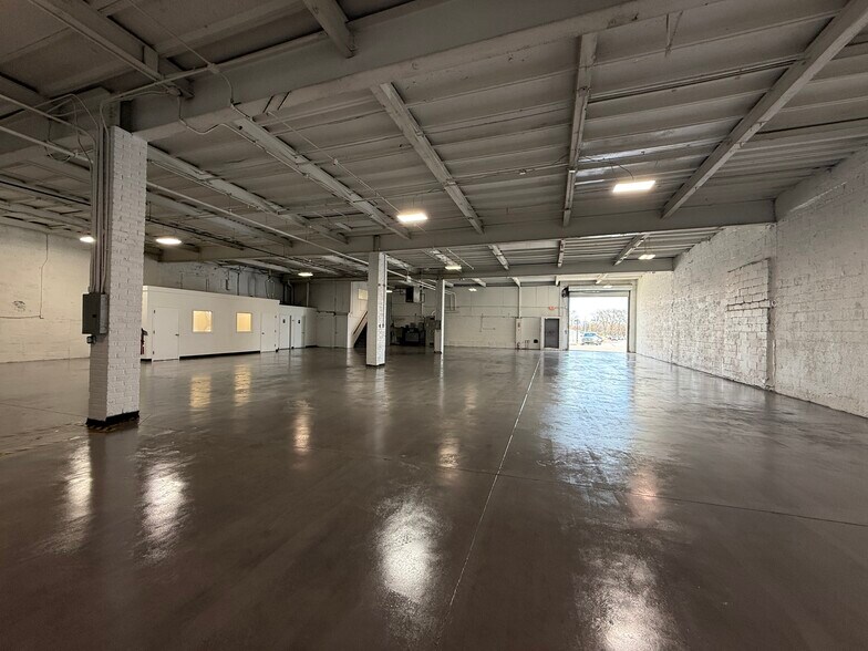 More Photos Of 2566 Borough Pl, Woodside General Retail For Lease