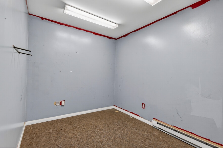 More Photos Of 841 Route 32, North Franklin Light Distribution For Lease