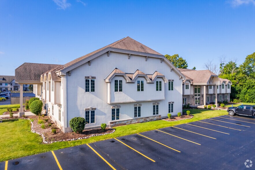 More Photos Of W175N11081 Stonewood Dr, Germantown Unknown For Lease