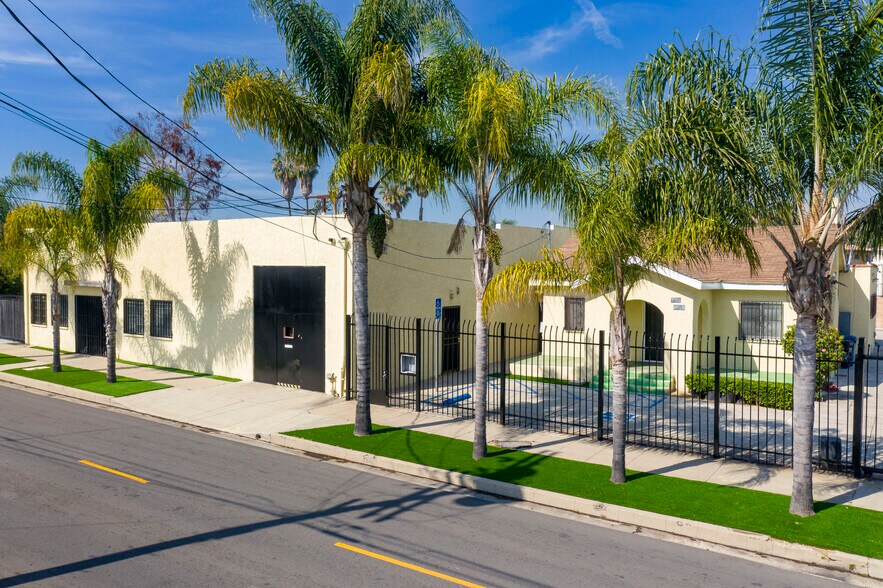 More Photos Of 2703 Southwest Dr, Los Angeles Warehouse For Lease