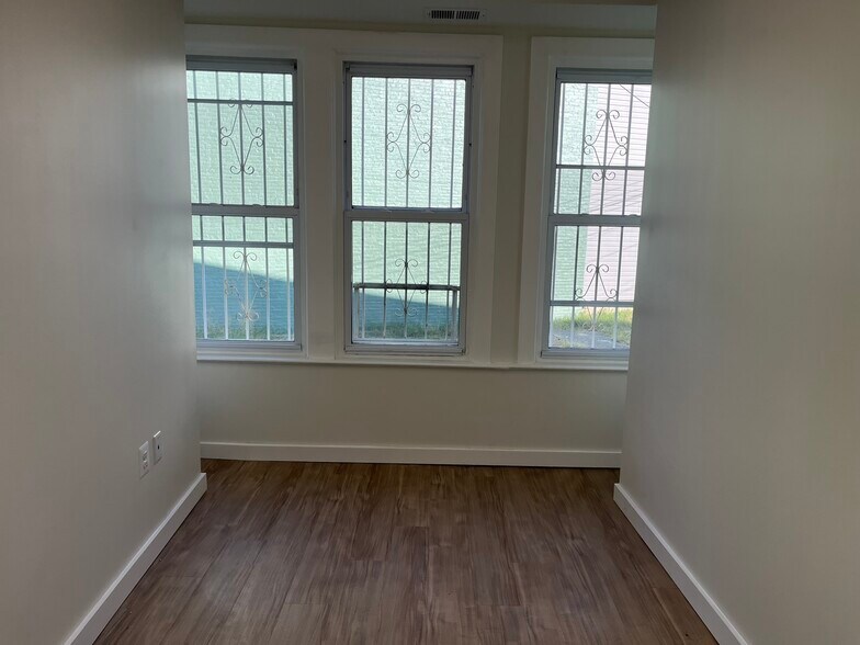 More Photos Of 5 Barney Cir SE, Washington Medical For Lease