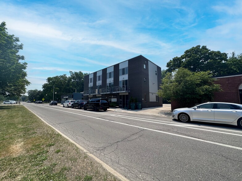 More Photos Of 626 E 4th St, Royal Oak Multifamily For Sale