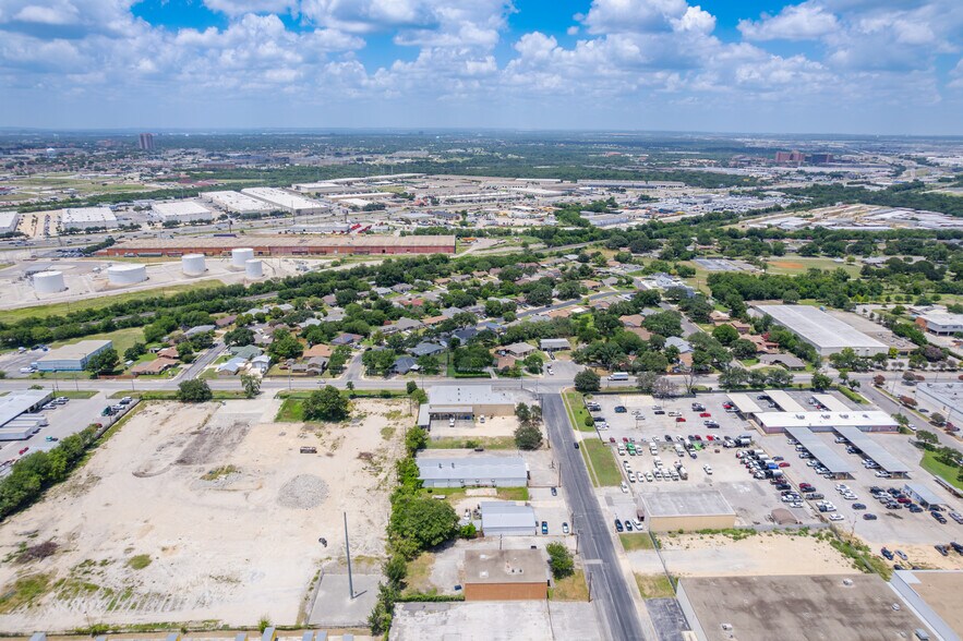 More Photos Of 1111 Paulsun St, San Antonio Light Manufacturing For Lease