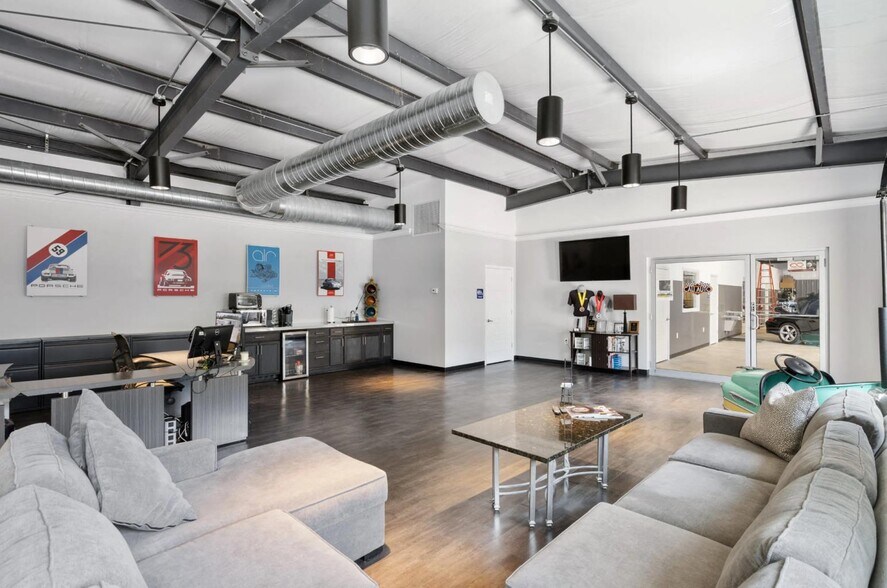 More Photos Of 20 Bellamy Pl, Stockbridge Warehouse For Sale