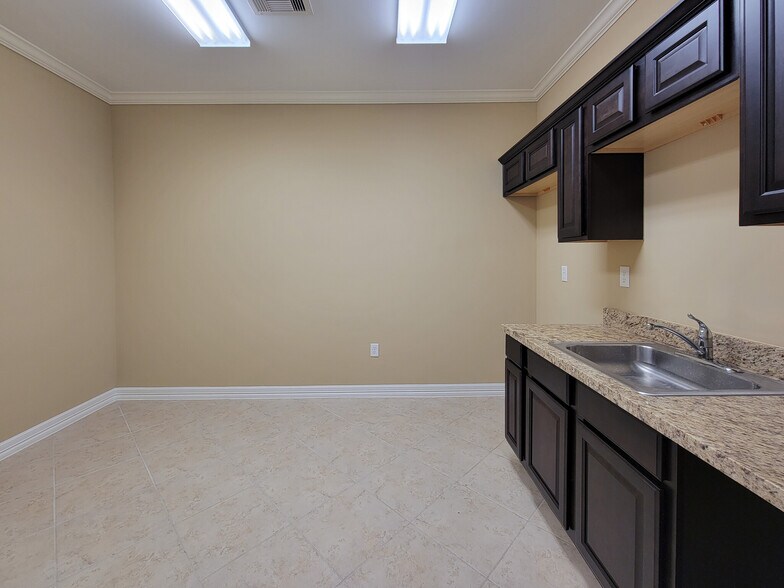 More Photos Of 4502 Riverstone Blvd, Missouri City Medical For Lease