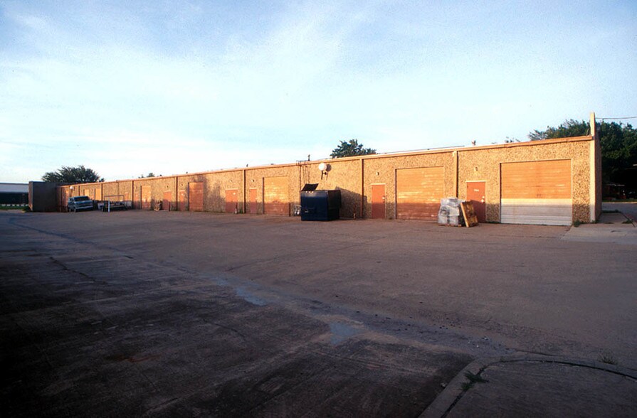 More Photos Of 624 Haggard St, Plano Light Manufacturing For Lease