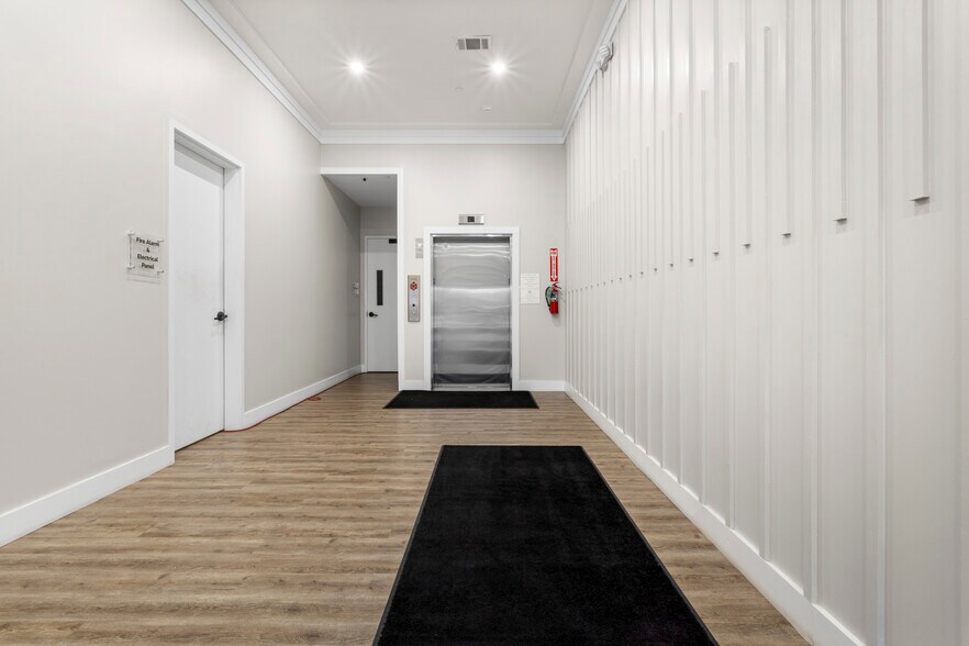 More Photos Of 13334 Seaway Rd, Gulfport Office For Lease