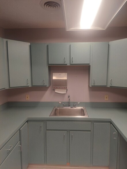More Photos Of 32730 Walker Rd, Avon Lake Medical For Lease