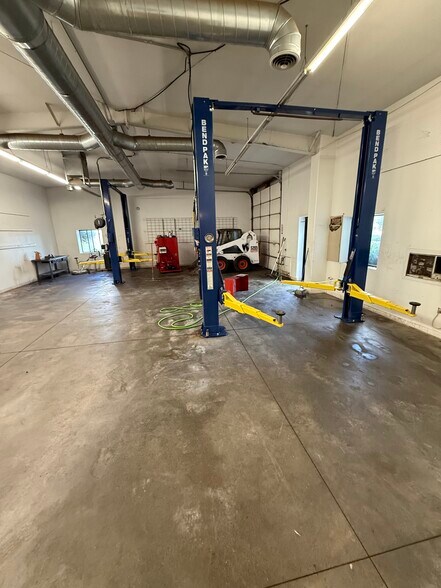 More Photos Of 5410 E Commerce Ave, Flagstaff Warehouse For Lease