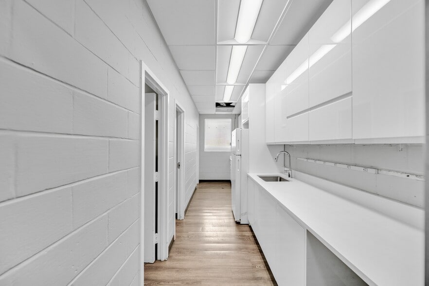More Photos Of 4000 Burke Station Rd, Fairfax Veterinarian Kennel For Lease