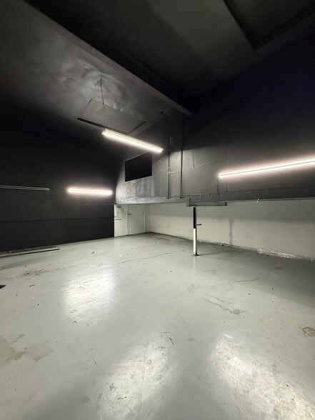 More Photos Of 93 Forrest St, Brooklyn Manufacturing For Lease