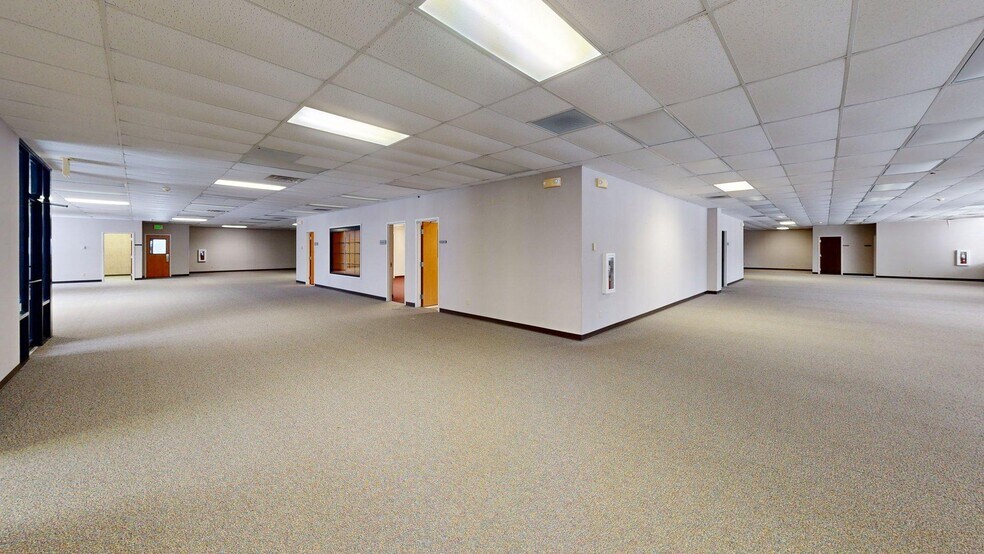 More Photos Of 8645 E Backwater Rd, North Webster Showroom For Sale