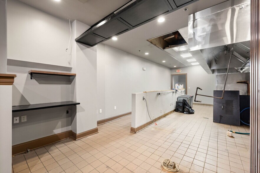 More Photos Of 494 Mill St, Danville Storefront For Lease