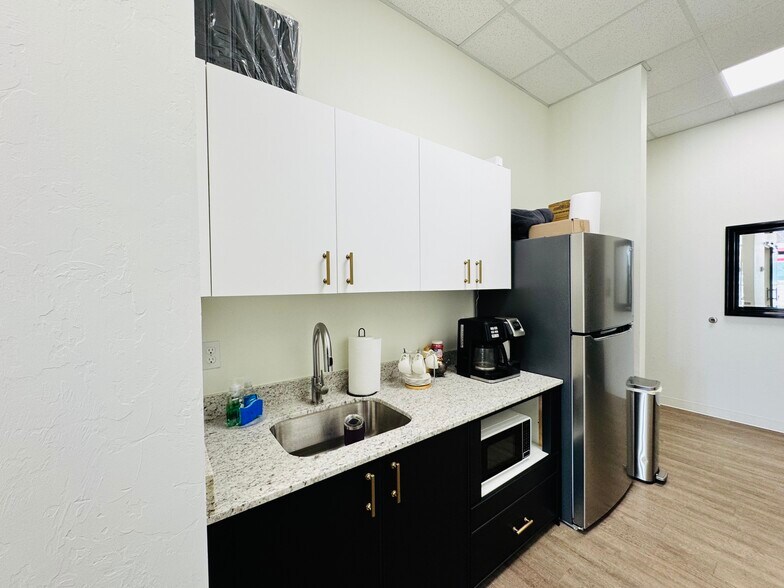 More Photos Of 901 E Main St, Yukon Coworking Space
