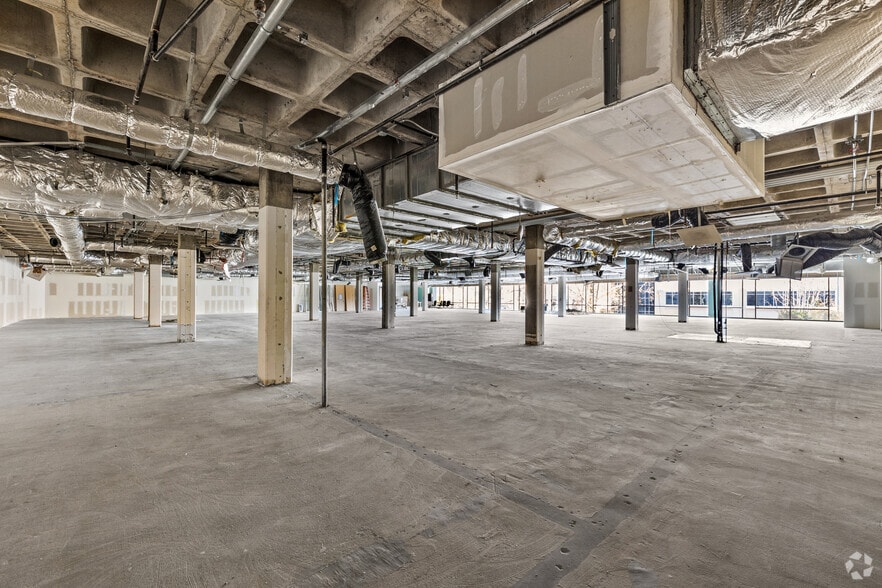 More Photos Of 2625 Townsgate Rd, Westlake Village Office For Lease