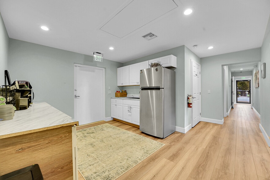 More Photos Of 101 SE Martin Luther King Jr Blvd, Stuart Office For Sale