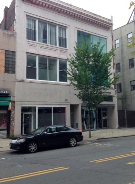 Primary Photo Of 1126 Main St, Bridgeport Office For Lease