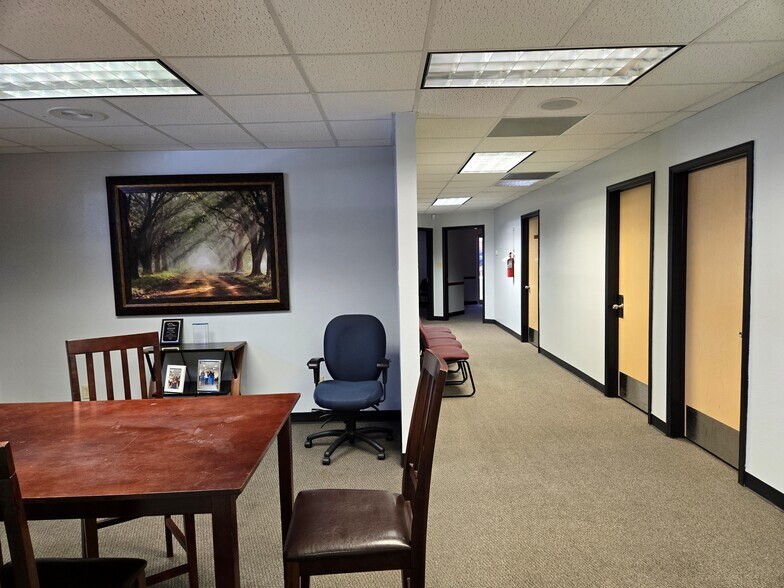 More Photos Of 700 S 10th St, McAllen Office For Sale