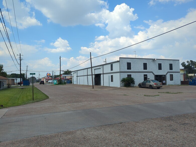 More Photos Of 513 Illinois St, South Houston Industrial For Sale