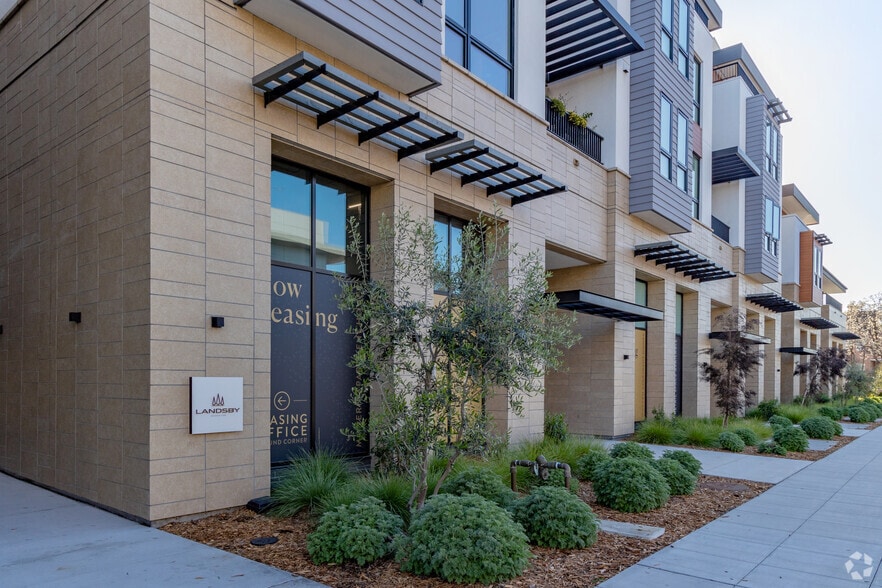 More Photos Of 2580-2590 California St, Mountain View Apartments For Lease
