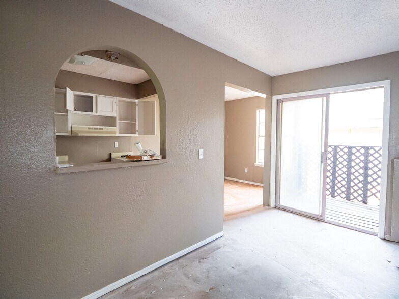 More Photos Of 5924 NW 10th St, Oklahoma City Apartments For Sale