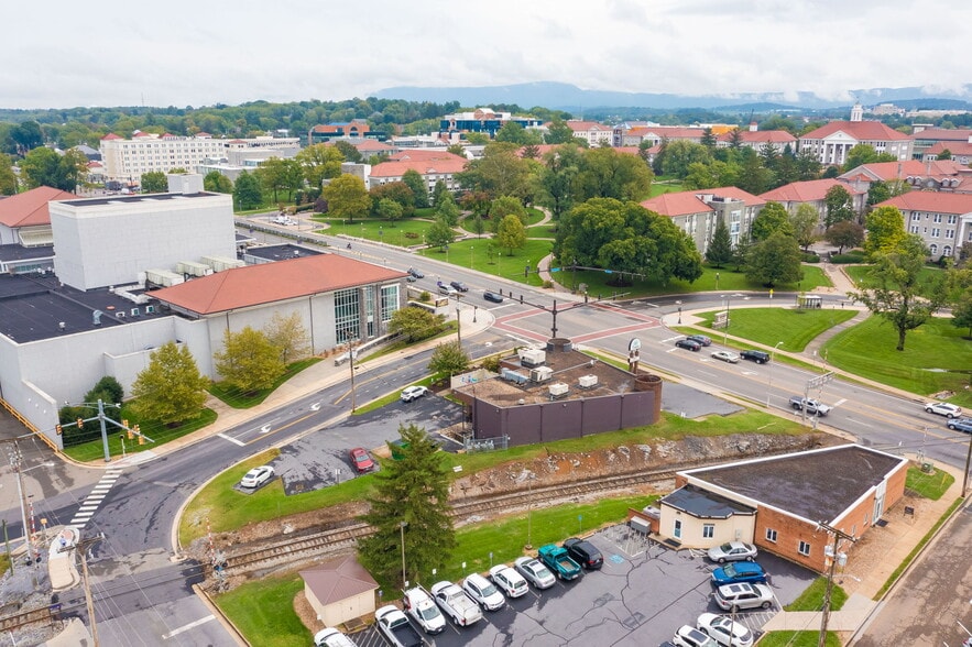 More Photos Of 1007 S Main St, Harrisonburg Restaurant For Lease