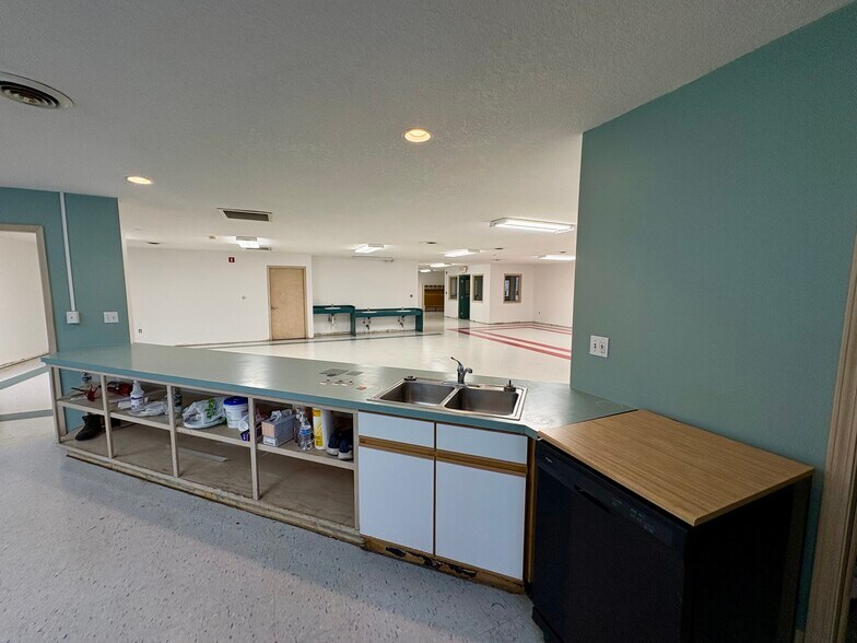 More Photos Of 615 Beardsley St, Boyne City Office For Lease