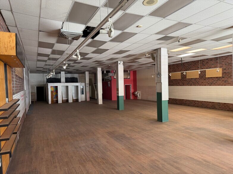 More Photos Of 305 S El Paso St, El Paso Storefront For Lease