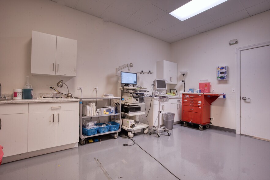 More Photos Of N Pepper Rd, Barrington Medical For Lease