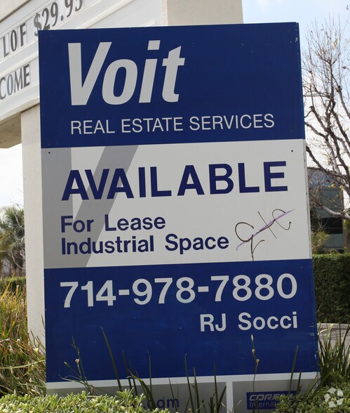 More Photos Of 2100 E McFadden Ave, Santa Ana Warehouse For Lease