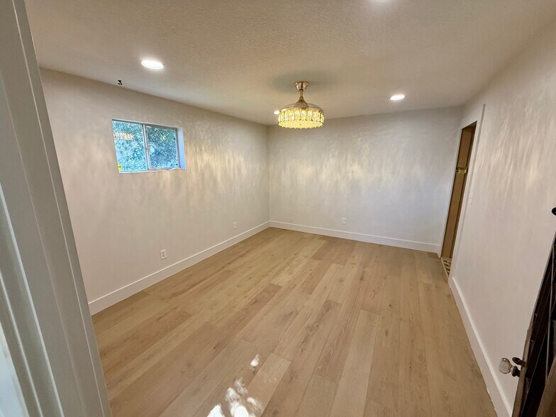 More Photos Of 1853 S 8th St, Amelia Island Freestanding For Lease