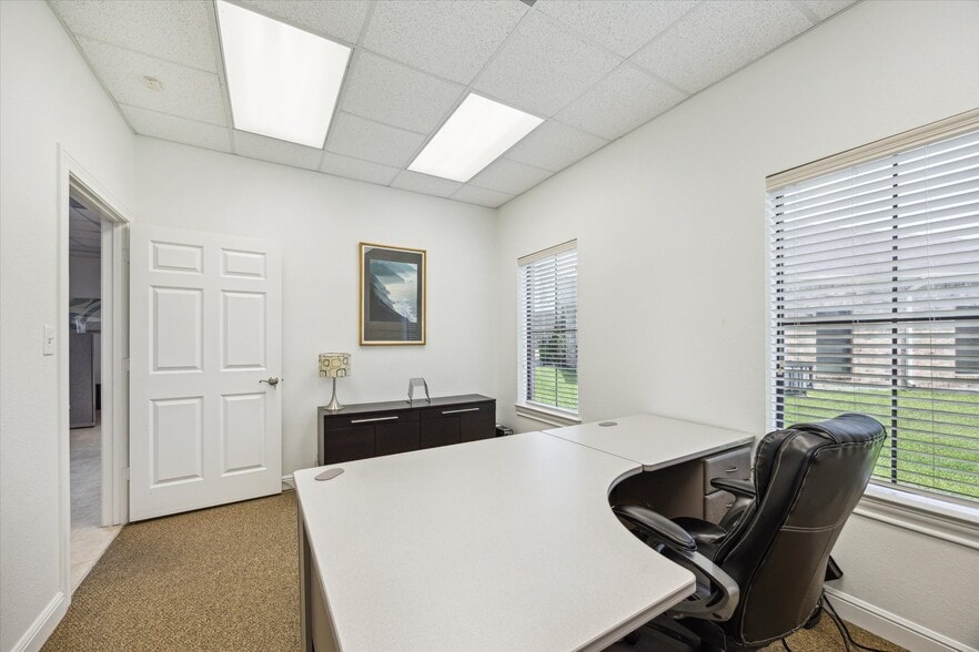 More Photos Of 9525 Huffmeister Rd, Houston Medical For Sale