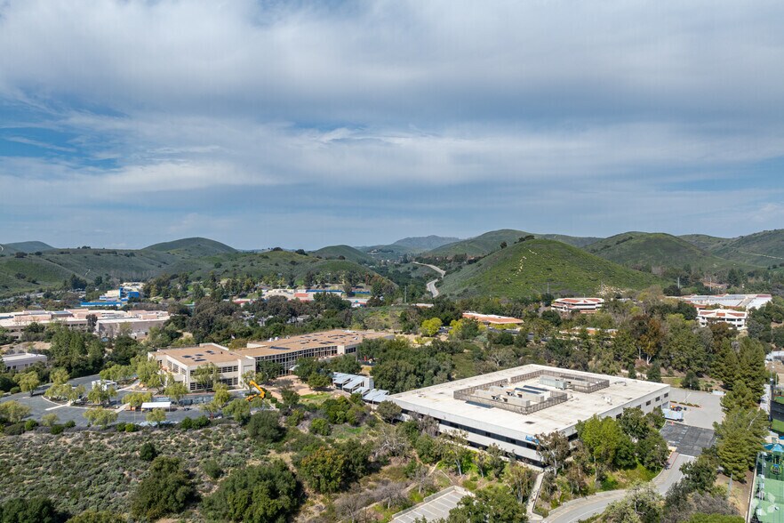 More Photos Of 4553 La Tienda Rd, Westlake Village Light Manufacturing For Sale