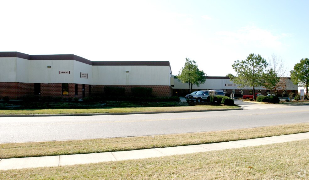 More Photos Of 544 Central Dr, Virginia Beach Light Manufacturing For Lease
