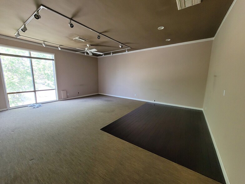 More Photos Of 8170 Beverly Blvd, Los Angeles Office For Lease