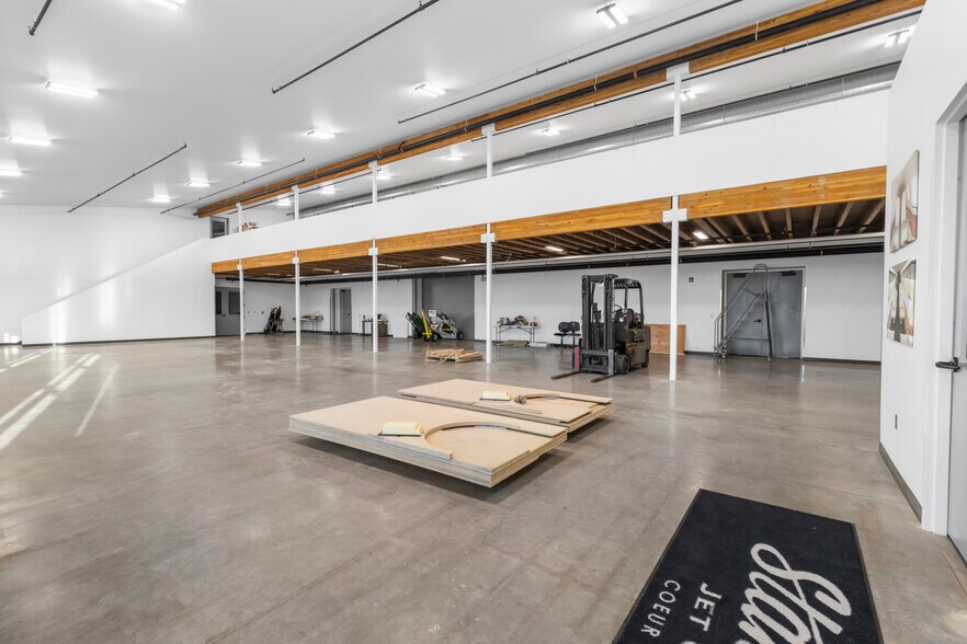 More Photos Of 3300 W Aviation Dr, Hayden Light Distribution For Lease